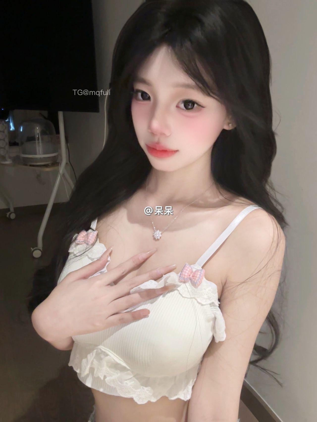 图片[1]-抖音 呆呆 微密圈 NO.006期 【7P1V】最新至：2025.5.11-微密空间-全网最全抖音网红铁粉空间写真