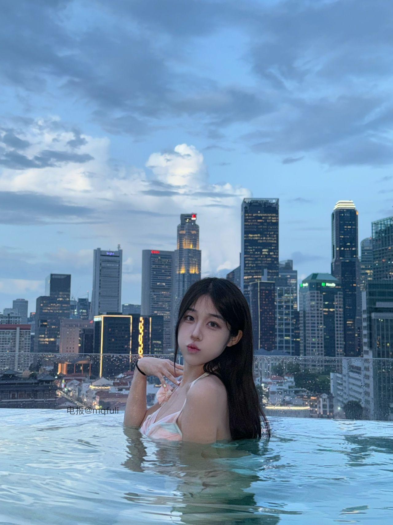 图片[1]-抖音 静静爱吃糖 微密圈  NO.003期 【15P7V】最新至：2025.4.26-微密空间-全网最全抖音网红铁粉空间写真