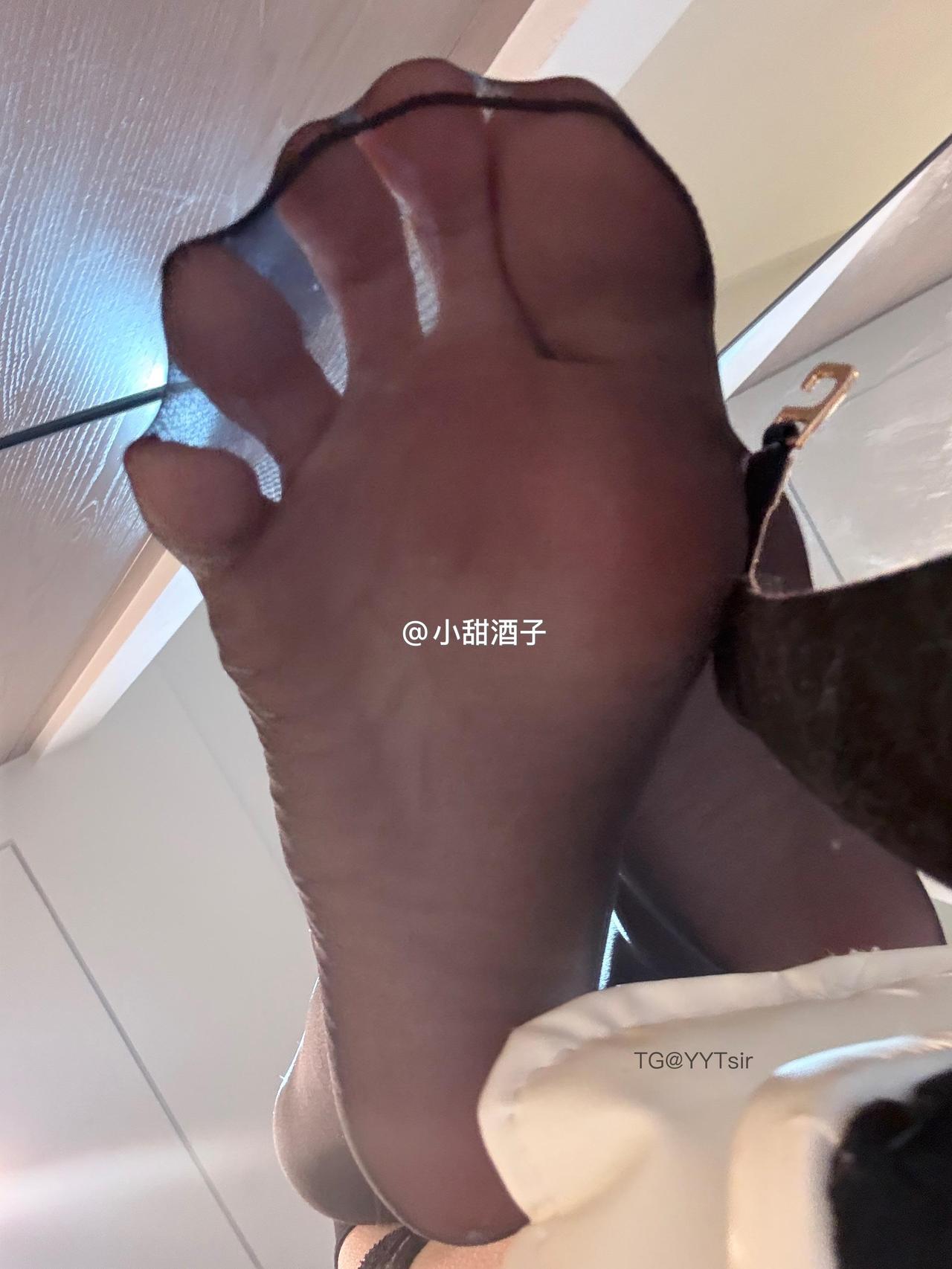 图片[1]-抖音 小甜酒子 铁粉空间 NO.010期 【18P】最新至：2025.3.25-微密空间-全网最全抖音网红铁粉空间写真