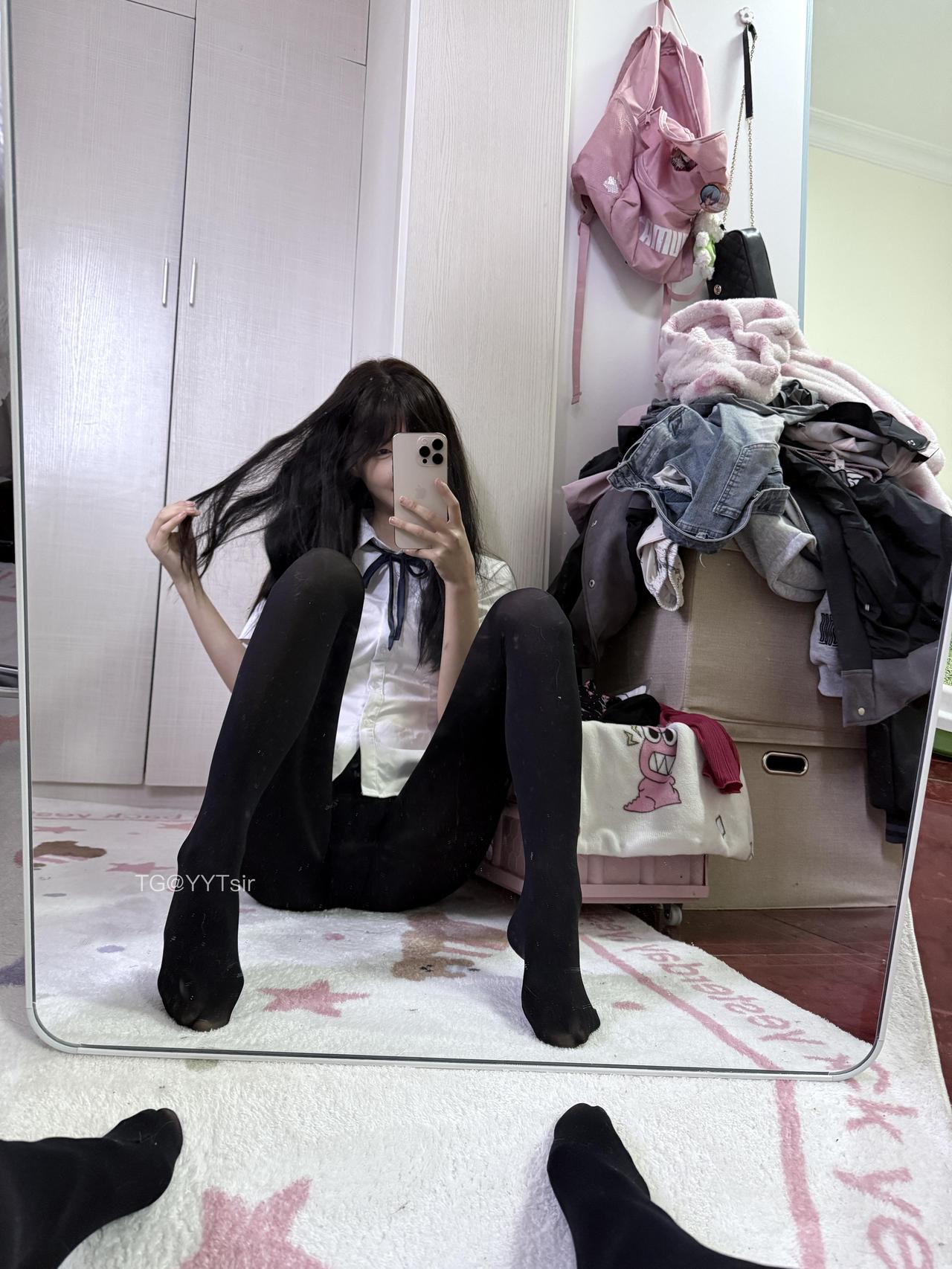 图片[1]-抖音 一只香 铁粉空间 NO.011期 【13P6V】最新至：2025.3.12-微密空间-全网最全抖音网红铁粉空间写真