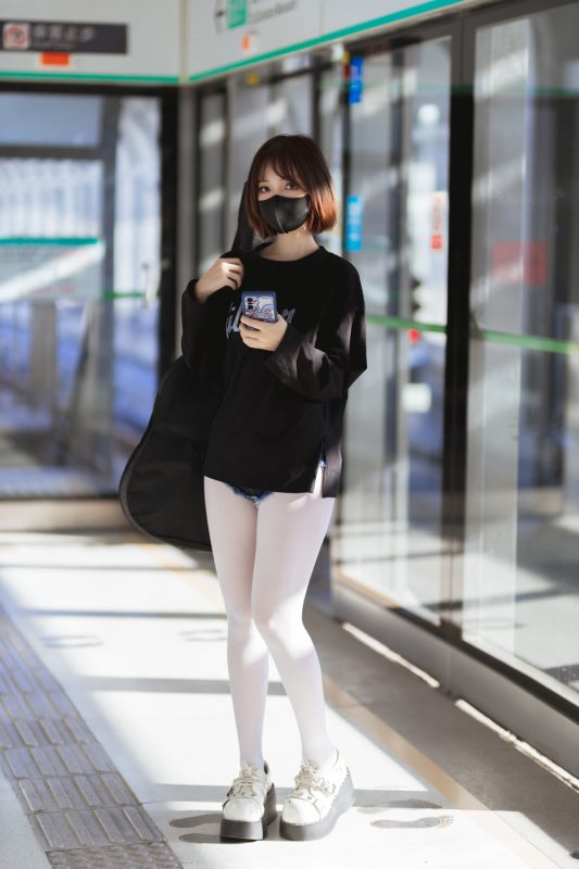 洛桑w伊梓-地铁吉他 [26P]-微密空间-全网最全抖音网红铁粉空间觅圈